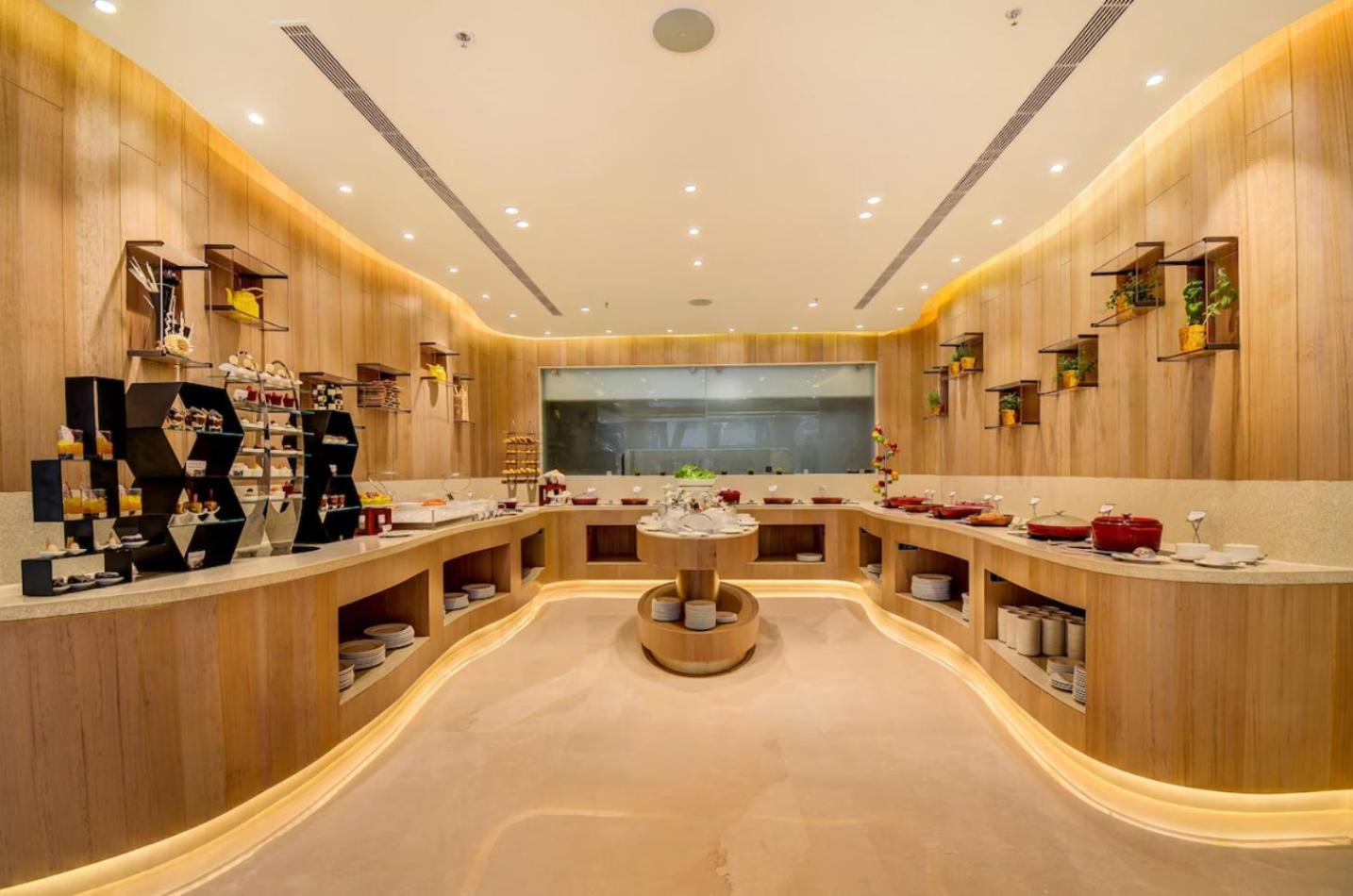 Oasis Grand Near Igi Delhi Airport 4*